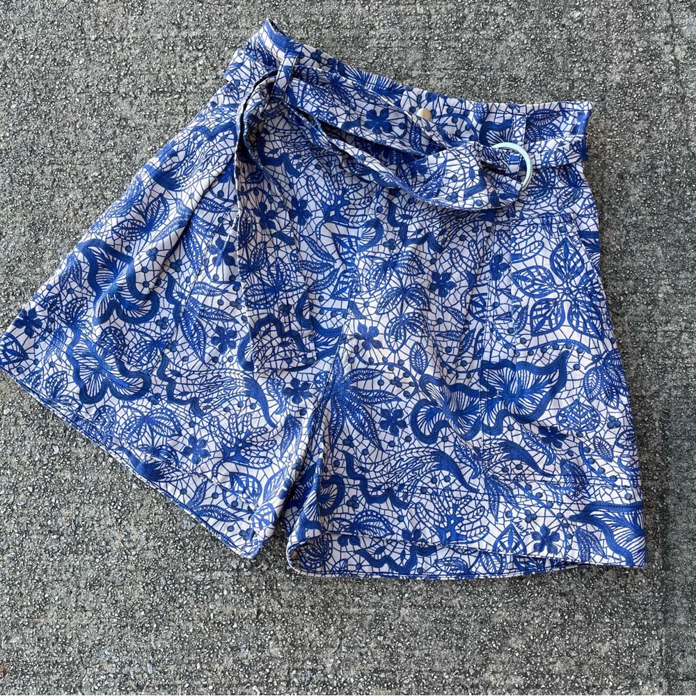 Chufy gone jammin shorts belted high waist blue